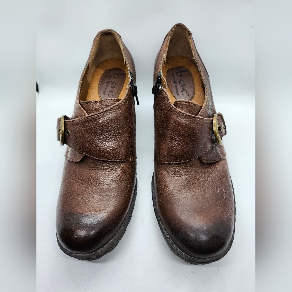 b.o.c. Brown Leatherside Zip Buckel Heel 3" Slip-Ons Sz 8.5